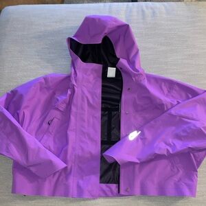 NWOT— NIKE— CROP— RAIN JACKET— PURPLE— SIZE M— HOOD— POCKETS